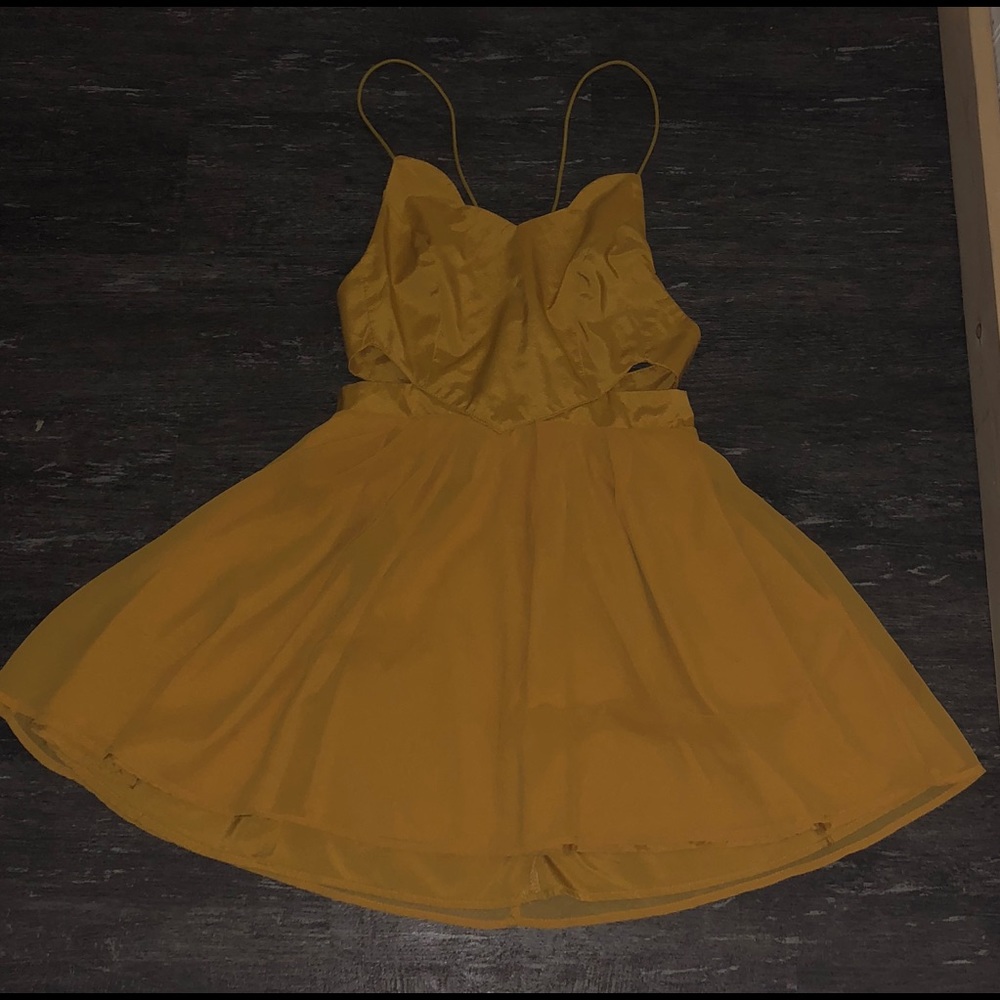 Bouncy beautiful dress!